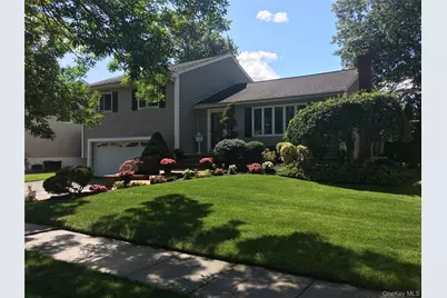 19 Keswick Lane, Plainview, NY 11803 - Photo 2