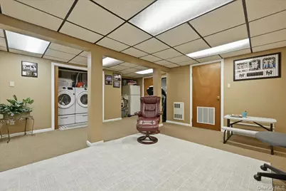 19 Keswick Lane, Plainview, NY 11803 - Photo 34