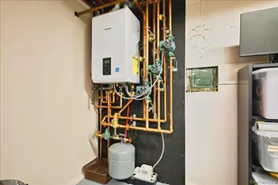 19 Keswick Ln, Plainview, NY 11803 - Photo 36