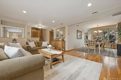 19 Keswick Lane, Plainview, NY 11803 - Photo 10