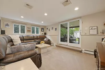 19 Keswick Lane, Plainview, NY 11803 - Photo 22