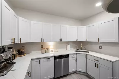 251 Forest Avenue, Lynbrook, NY 11563 - Photo 18