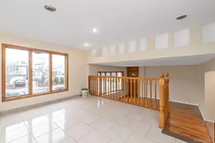 295 Plain Ct, Franklin Square, NY 11010 - Photo 4