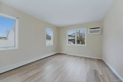 85 Spencer Avenue, Lynbrook, NY 11563 - Photo 14