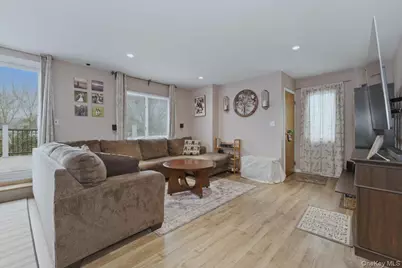 85 Spencer Avenue, Lynbrook, NY 11563 - Photo 18