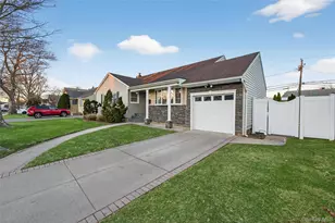 661 Garner Pl, East Meadow, NY 11554 - Photo 2