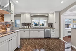 661 Garner Pl, East Meadow, NY 11554 - Photo 10