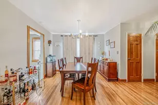 16 Edwards St, Roslyn Heights, NY 11577 - Photo 4