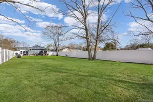 58 Pentmoor Dr, Mastic, NY 11950 - Photo 32