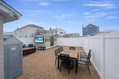 611 West Road, Broad Channel, NY 11693 - Photo 2