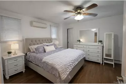 611 West Road, Broad Channel, NY 11693 - Photo 8