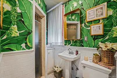 70 Magnolia Avenue, Garden City, NY 11530 - Photo 14