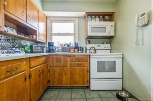 236 N Richmond Ave, Massapequa, NY 11758 - Photo 8