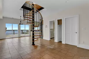 894 Bay 9th St, West Islip, NY 11795 - Photo 10