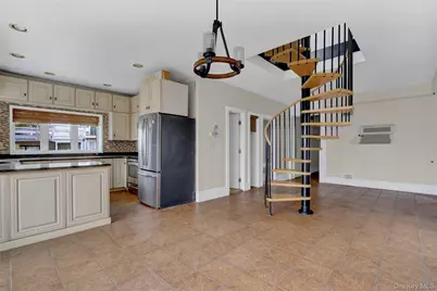 894 Bay 9th Street, West Islip, NY 11795 - Photo 12