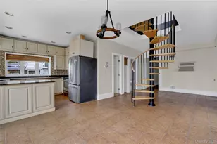 894 Bay 9th St, West Islip, NY 11795 - Photo 12