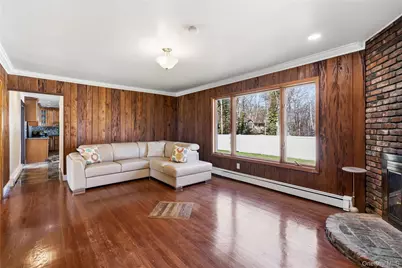 10 Mont Avenue, Dix Hills, NY 11746 - Photo 10