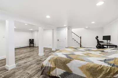 10 Mont Avenue, Dix Hills, NY 11746 - Photo 24