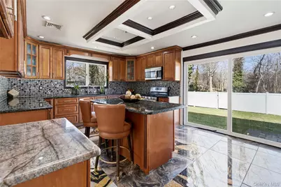 10 Mont Avenue, Dix Hills, NY 11746 - Photo 12