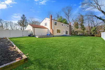 10 Mont Avenue, Dix Hills, NY 11746 - Photo 28