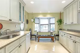 6 Manors Dr, Jericho, NY 11753 - Photo 8