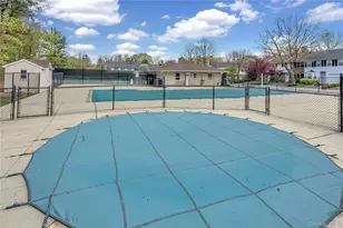 6 Manors Dr, Jericho, NY 11753 - Photo 18