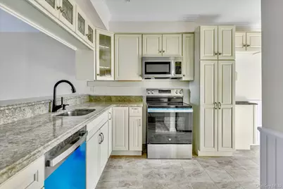 207 Fox Hill Drive, Calverton, NY 11933 - Photo 8