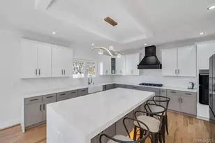 14 Eve Ln, Levittown, NY 11756 - Photo 2