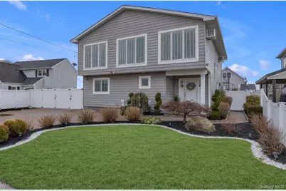134 W Lido Promenade, Lindenhurst, NY 11757 - Photo 2