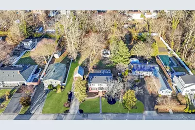 27 Landscape Drive, Wheatley Heights, NY 11798 - Photo 2