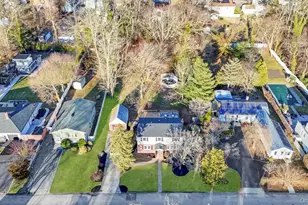 27 Landscape Dr, Wheatley Heights, NY 11798 - Photo 2