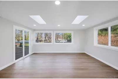 27 Landscape Drive, Wheatley Heights, NY 11798 - Photo 4