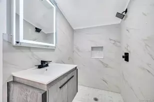 27 Landscape Dr, Wheatley Heights, NY 11798 - Photo 10