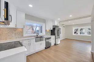 27 Landscape Dr, Wheatley Heights, NY 11798 - Photo 6