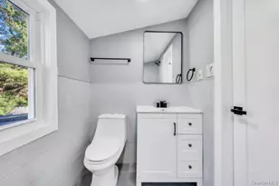 27 Landscape Dr, Wheatley Heights, NY 11798 - Photo 14