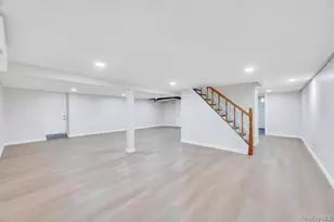 27 Landscape Dr, Wheatley Heights, NY 11798 - Photo 16