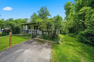 10 Fayer Ct, Wurtsboro, NY 12790 - Photo 2
