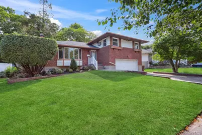 72 Winthrop Road, Plainview, NY 11803 - Photo 2