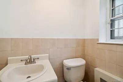 72 Winthrop Road, Plainview, NY 11803 - Photo 20