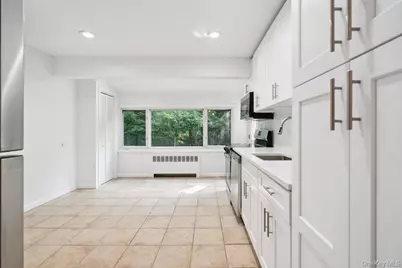 72 Winthrop Road, Plainview, NY 11803 - Photo 18