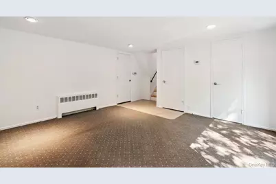 72 Winthrop Road, Plainview, NY 11803 - Photo 22