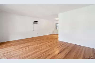 72 Winthrop Road, Plainview, NY 11803 - Photo 8