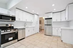 72 Winthrop Rd, Plainview, NY 11803 - Photo 14