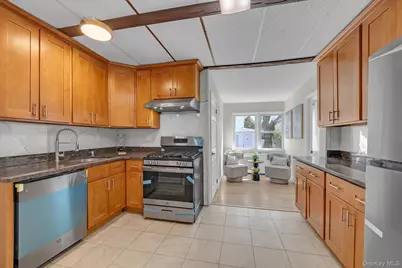 31 Walters Avenue, Syosset, NY 11791 - Photo 8