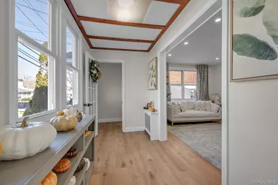 31 Walters Avenue, Syosset, NY 11791 - Photo 2