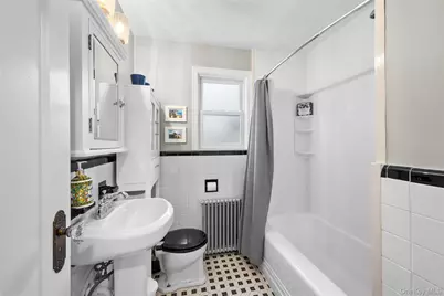 26 Bedell Place, Amityville, NY 11701 - Photo 24