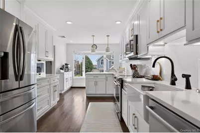 21 Roosevelt Drive, East Norwich, NY 11732 - Photo 12