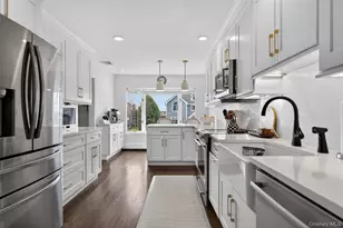 21 Roosevelt Dr, East Norwich, NY 11732 - Photo 12