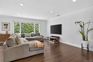 21 Roosevelt Dr, East Norwich, NY 11732 - Photo 6