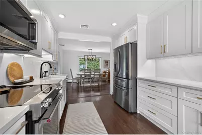 21 Roosevelt Drive, East Norwich, NY 11732 - Photo 16